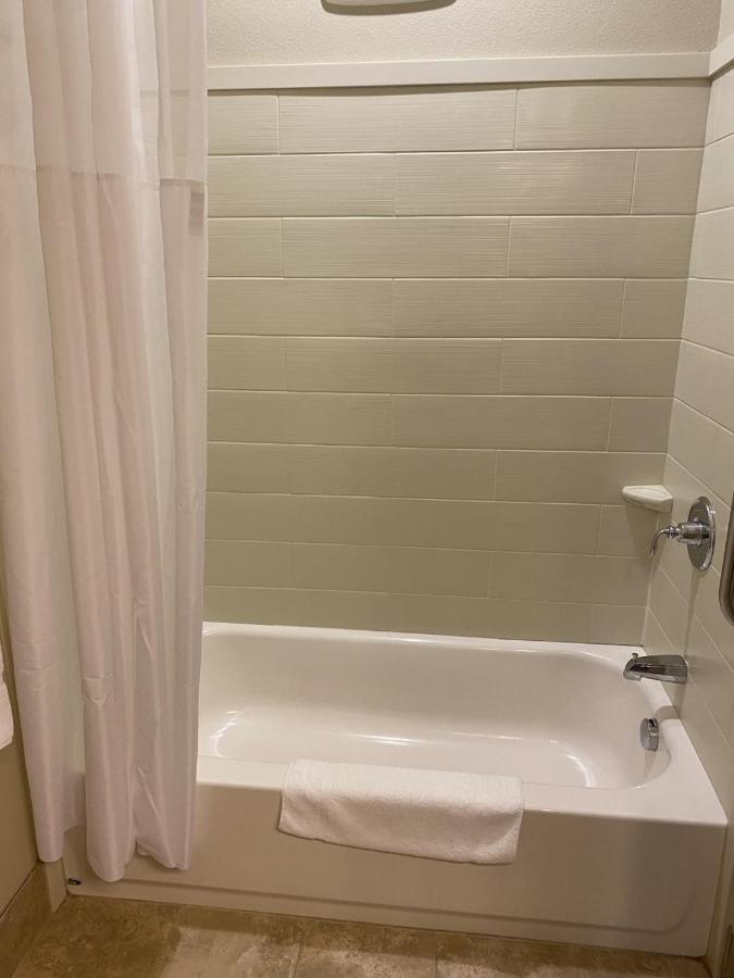 Americinn By Wyndham Hartford Sd Bagian luar foto