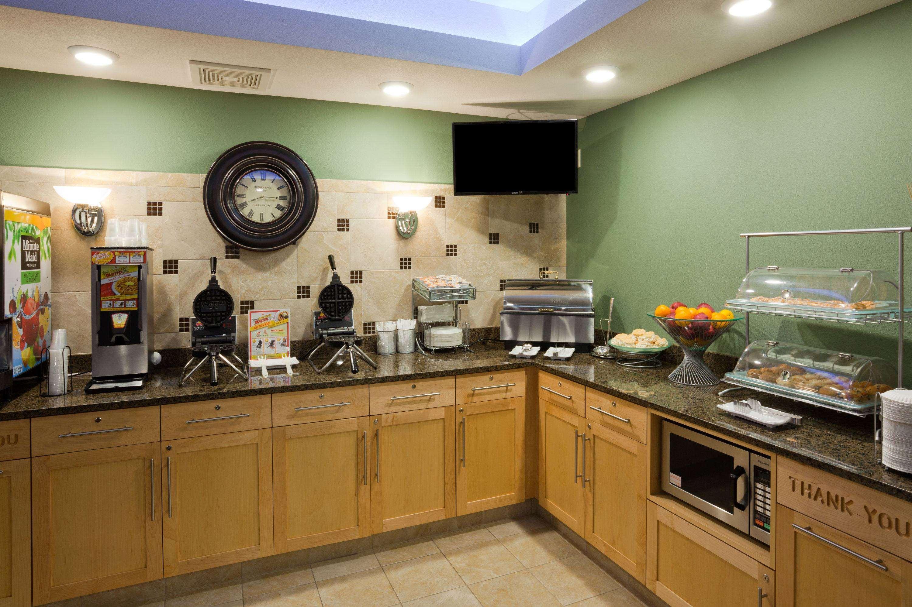 Americinn By Wyndham Hartford Sd Bagian luar foto