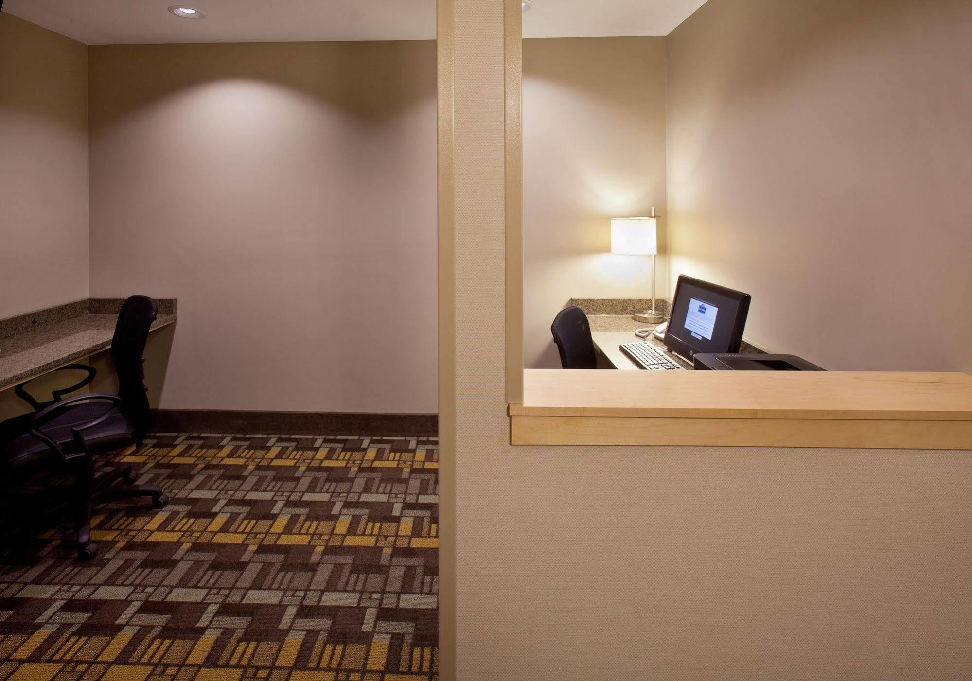 Americinn By Wyndham Hartford Sd Bagian luar foto