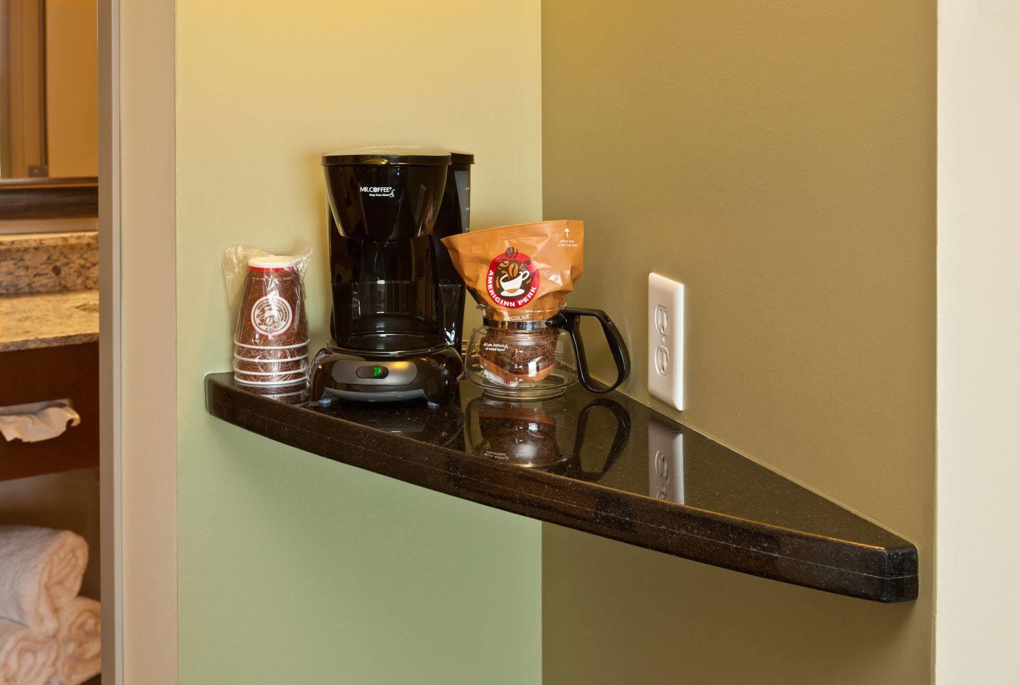 Americinn By Wyndham Hartford Sd Bagian luar foto